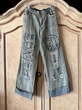 Bluevelvet High-Rise Light Blue Distressed Jeans with 'PEACE' patchwork Medium